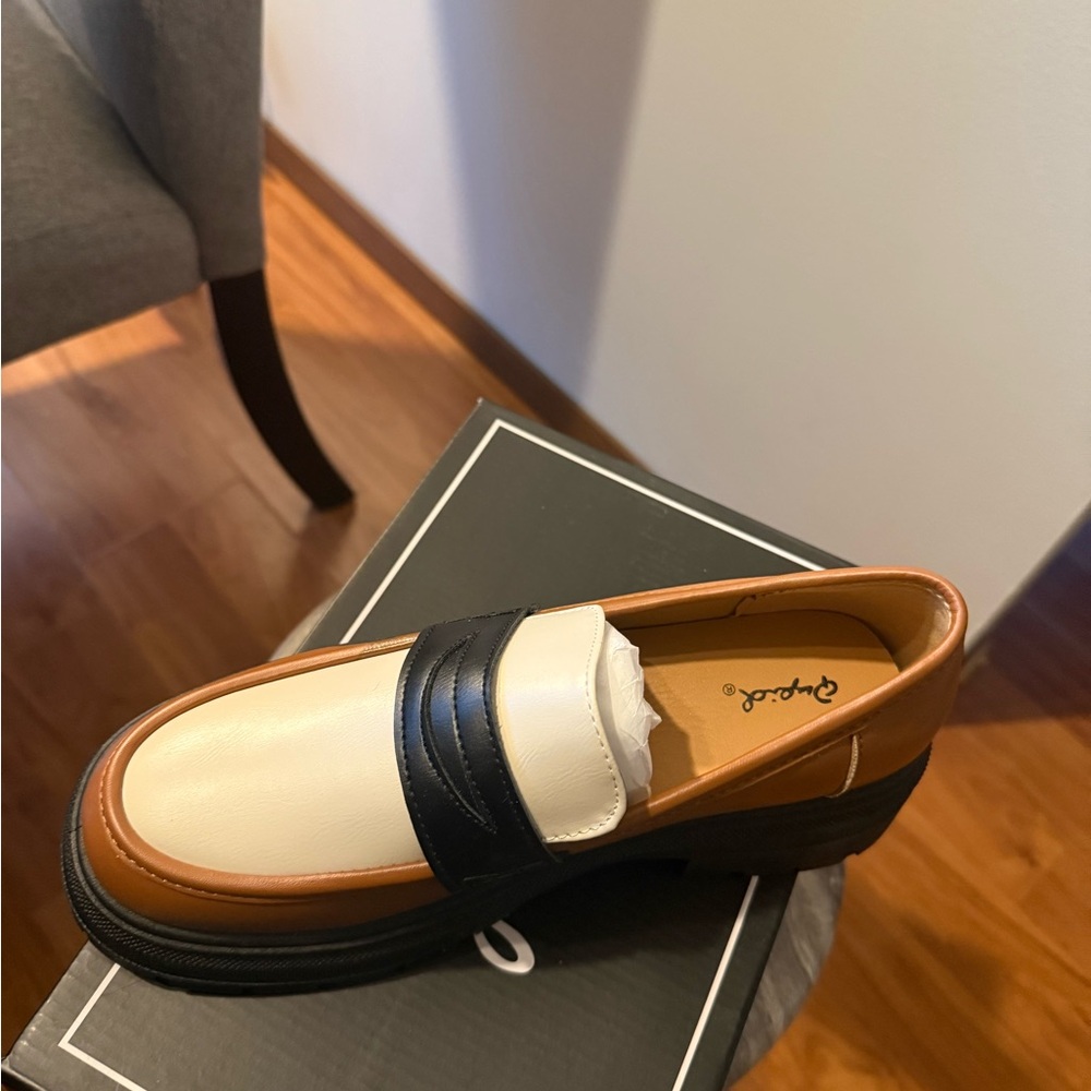 RONAT CAMEL PU LOAFERS! - Picture 5 of 6